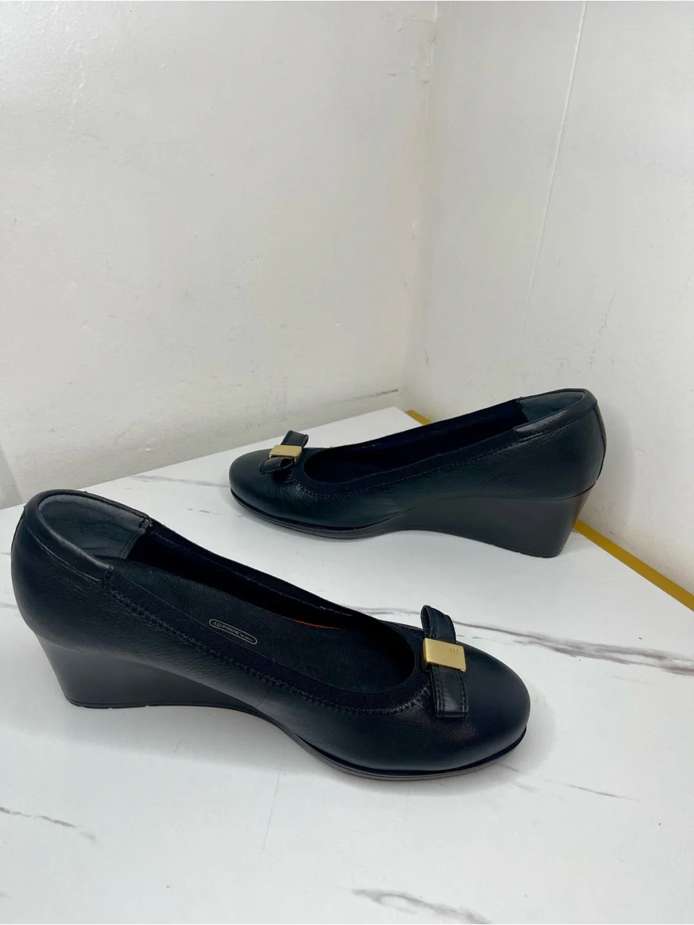 Rockport Women Total Motion Black Wedge Pumps with Gold Bow Accent 6.5M
